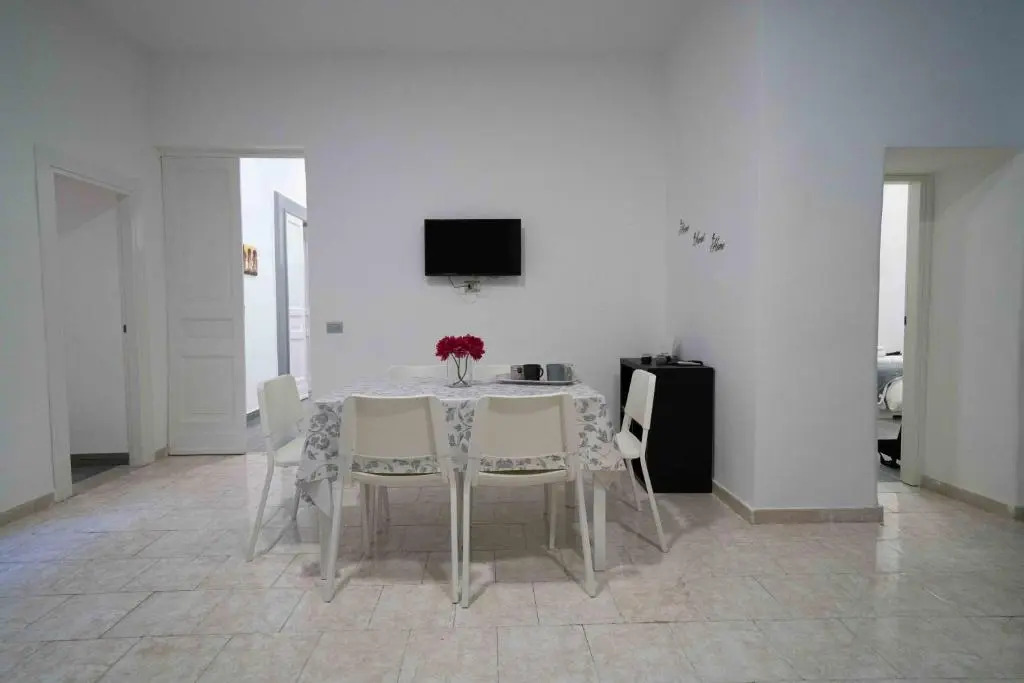 Central House Decumano Superiore by Dimorra