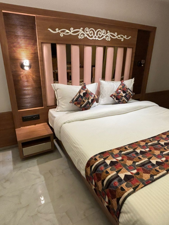 Hotel Imperial Suites - Airoli
