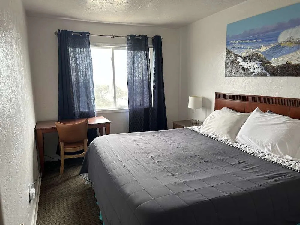 Newport Bay Motel
