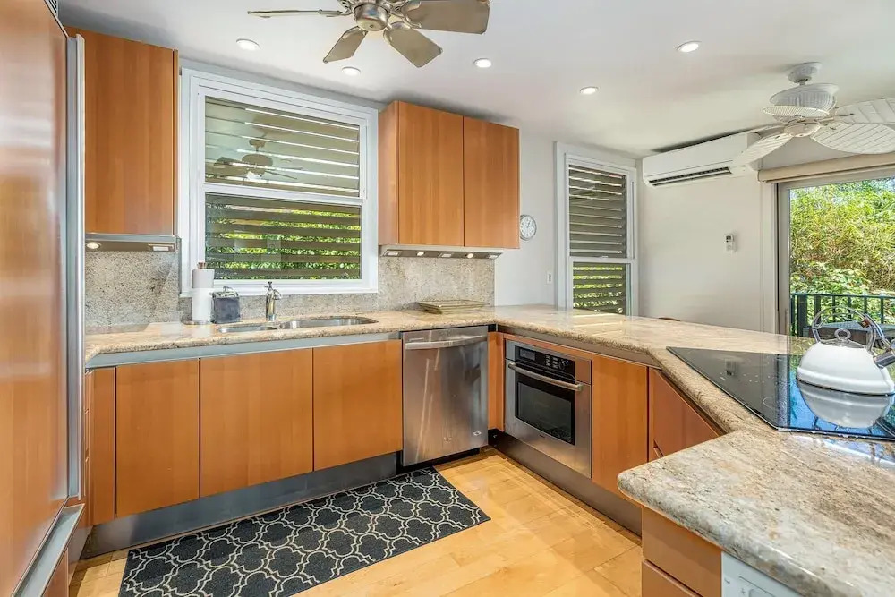 Hale Hui Kai 208 - Ocean View Luxury Condo on the Best Beach on Maui, Split AC!