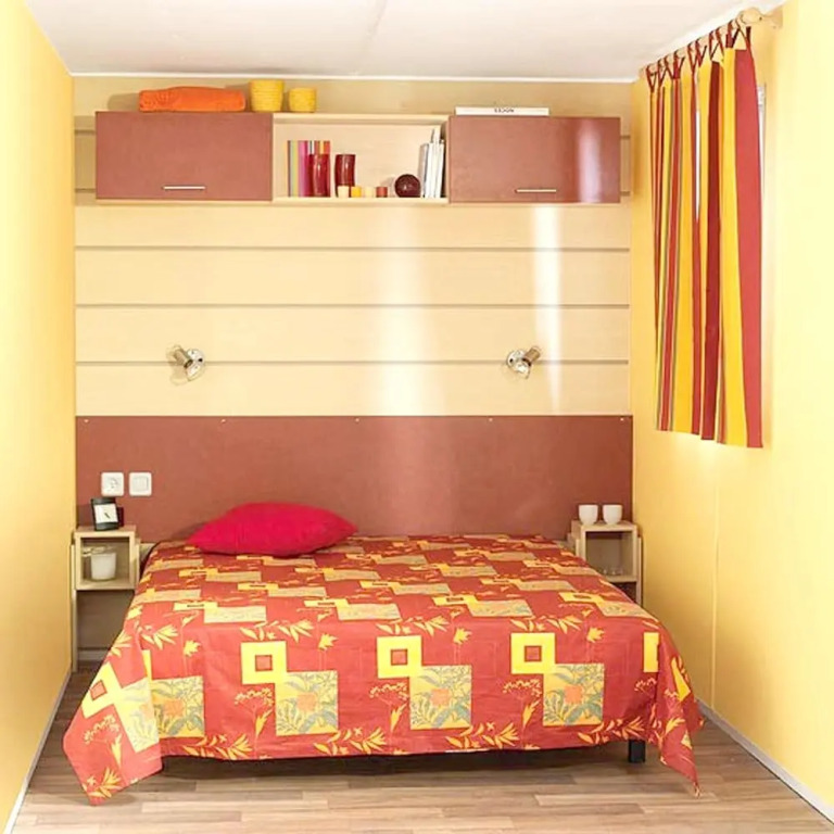 Charming Bungalow in Pataias, 18 m² with Shared Pool
