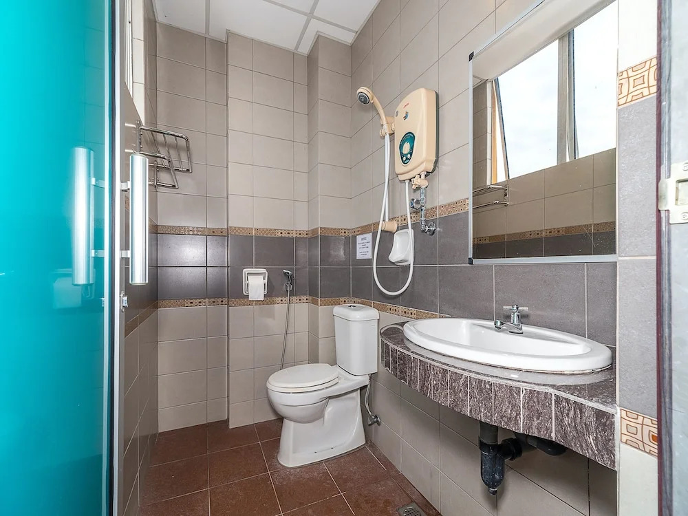 Hotel Holiday Park by OYO Rooms