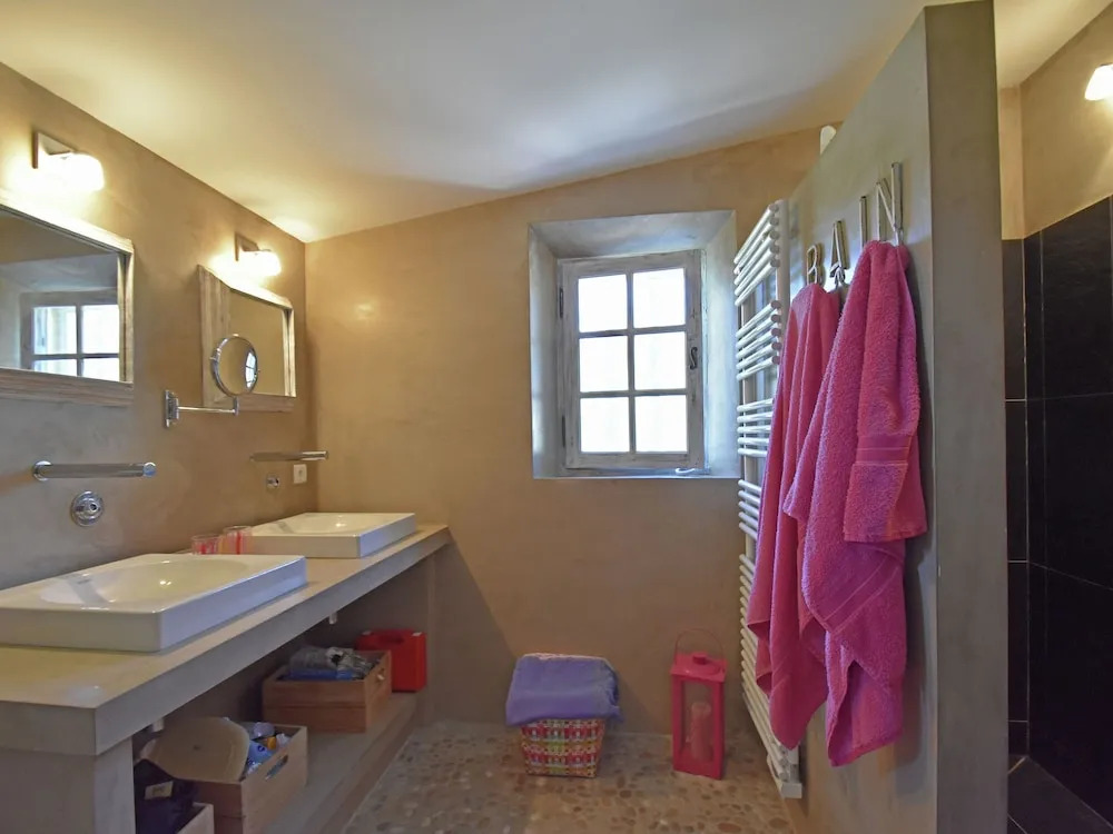 Luxurious Villa in Roussillon With Private Swimming Pool