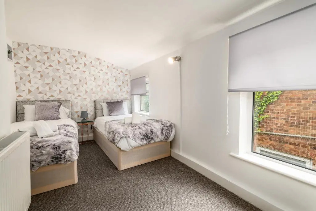 CONTRACTORS & Families - Central Location - Garden & Free Parking by ComfyWorkers