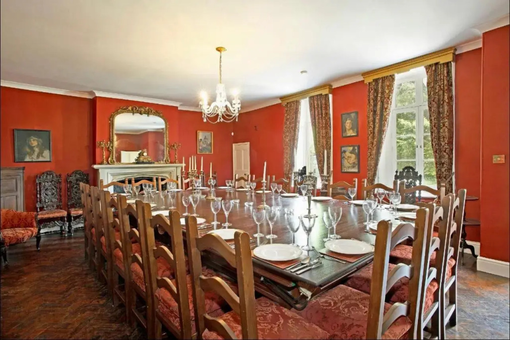 Newcourt Manor