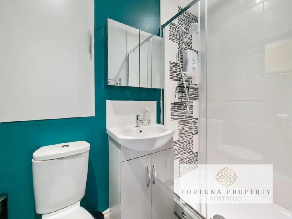 Superb 4 bedroom penthouse apartment in a superior Regency townhouse in heart of Cheltenham Town centre - NEWLY REFURBISHED THROUGHOUT