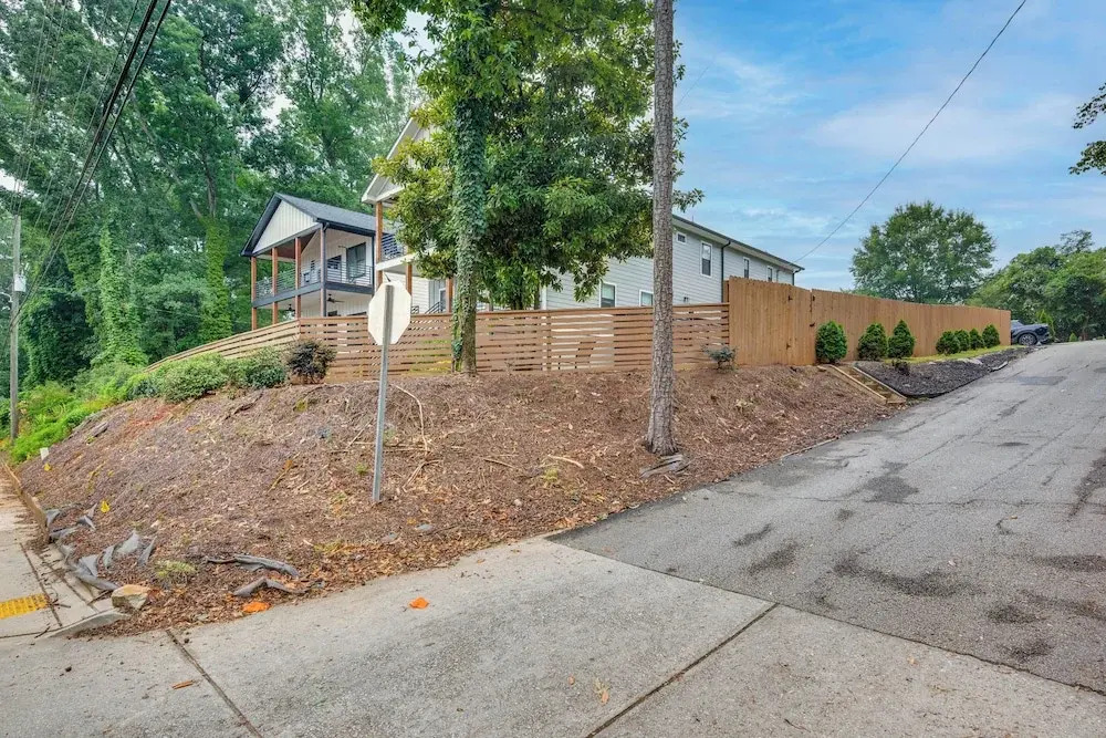 Couples Getaway Near Dtwn ATL & Mercedes-benz!