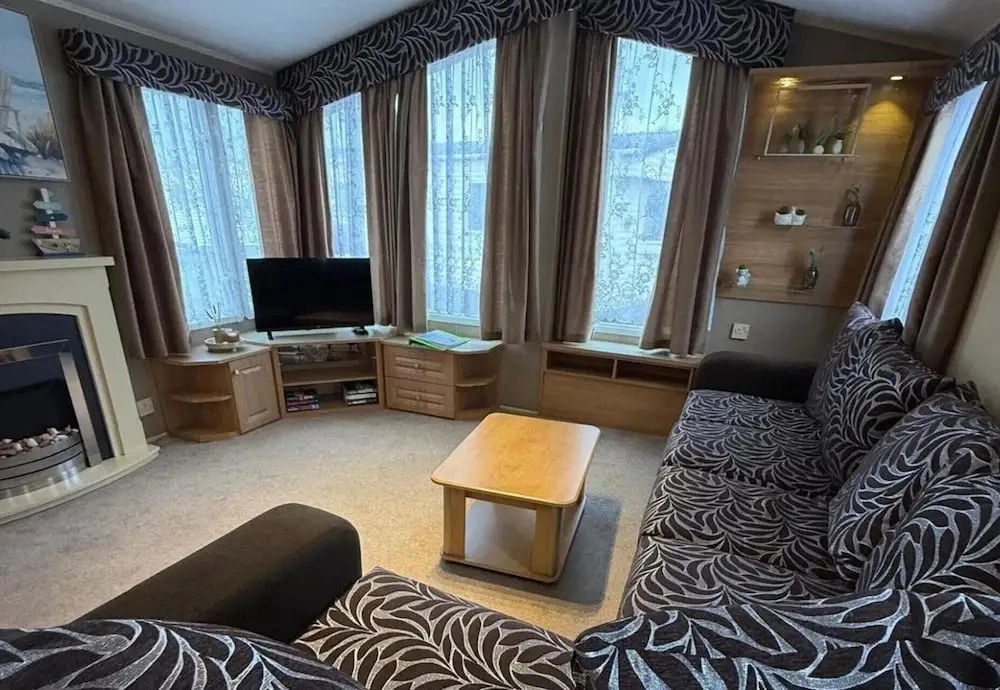 Cabin Caravan Sleeps 6 With Parking