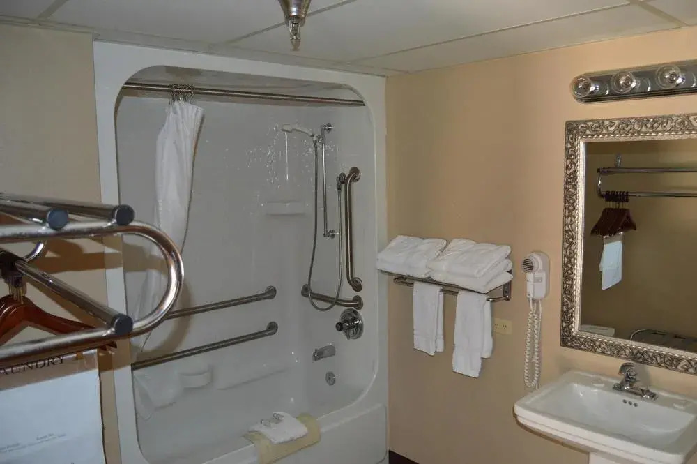 American Eagle Inn & Suites