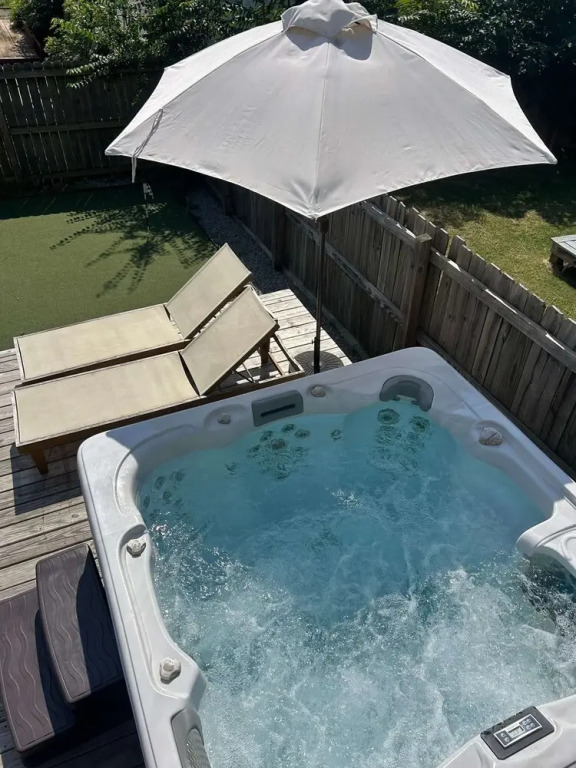 City Views Pool Hot Tub Mini Golf
