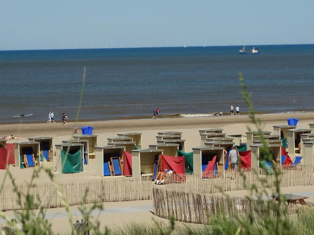 Gorgeous Apartment in Katwijk Centre Near Sea