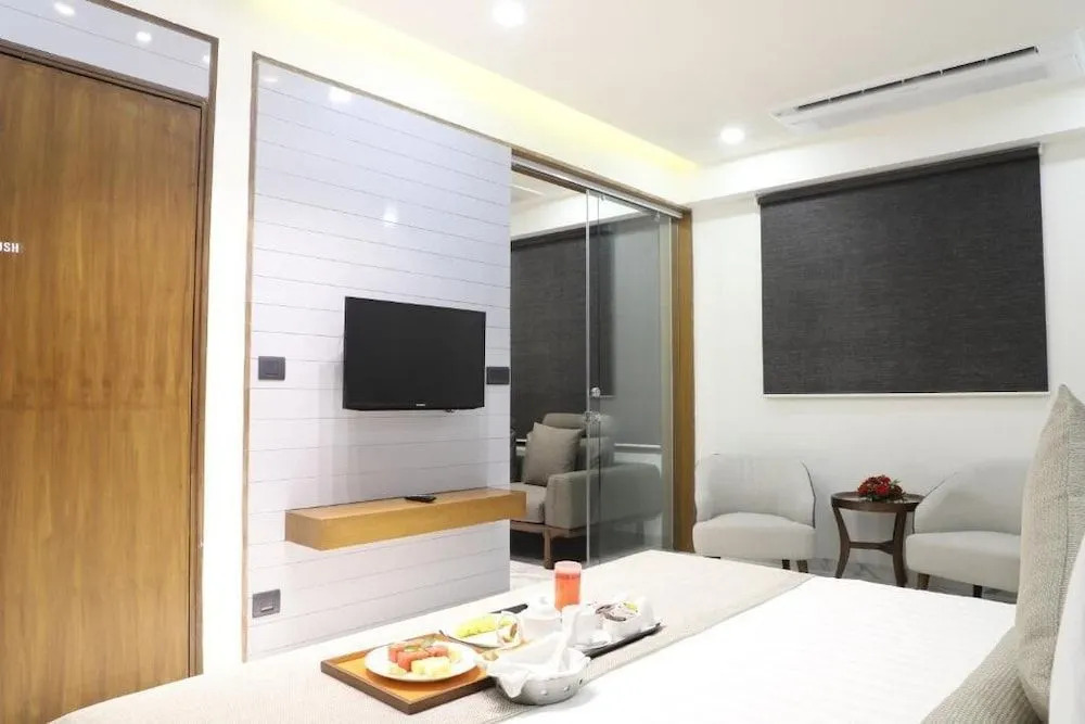 Ebony Residency