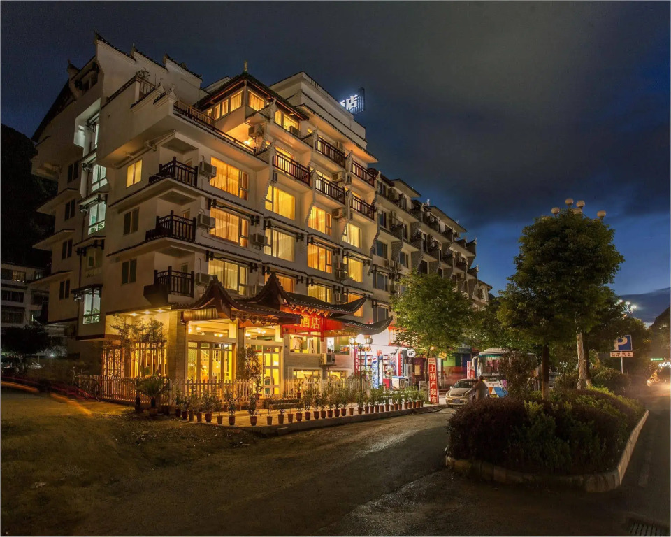 Michaels Inn & Suites