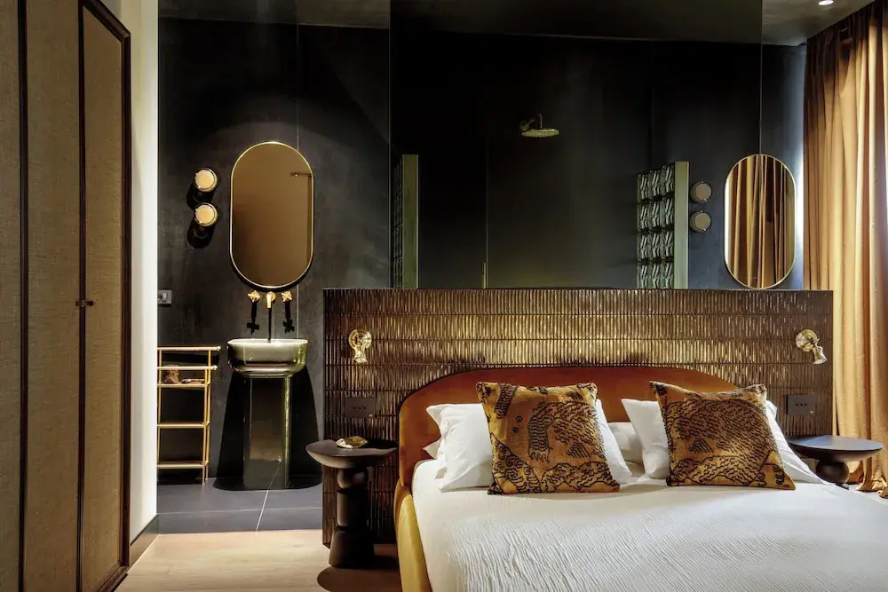 Palazzo Serpe Suites near Colosseum