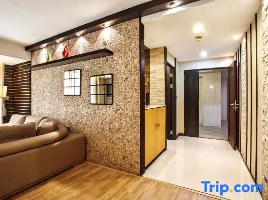 2A - Luxurious 2-Bedroom Condo in Central Bangkok with Gym and Swimming Pool