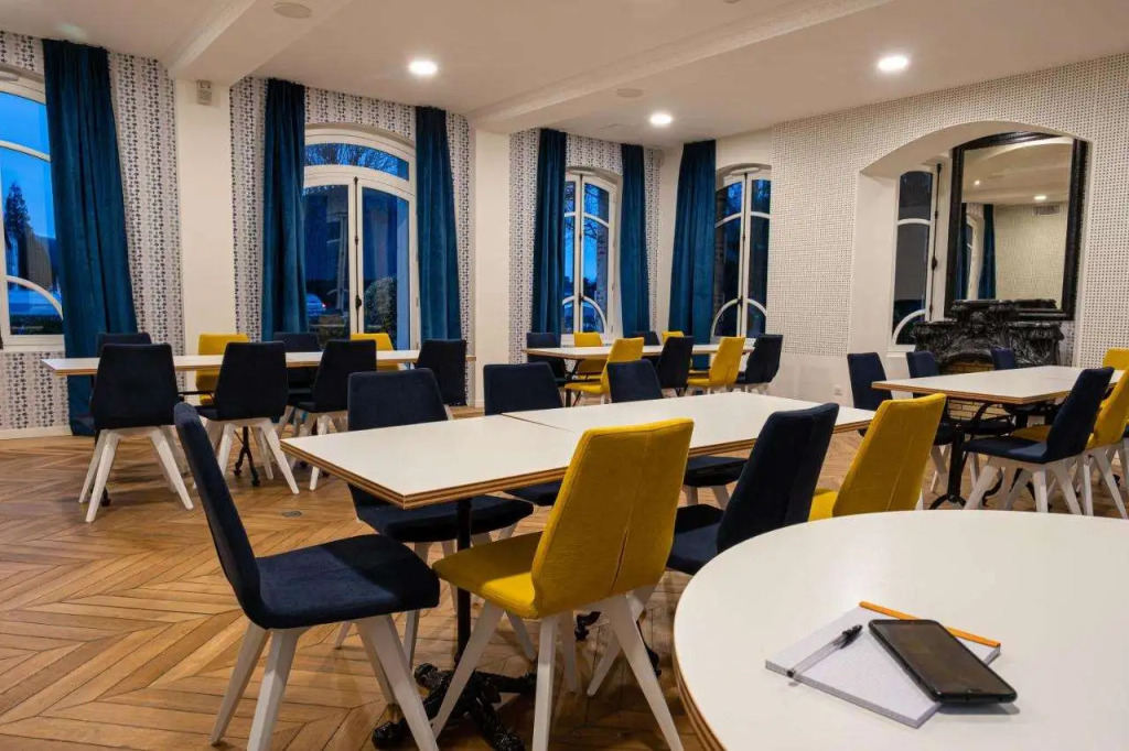 Mayrena Hotel Restaurant