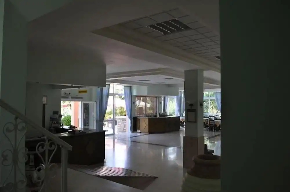 Paramonas Hotel