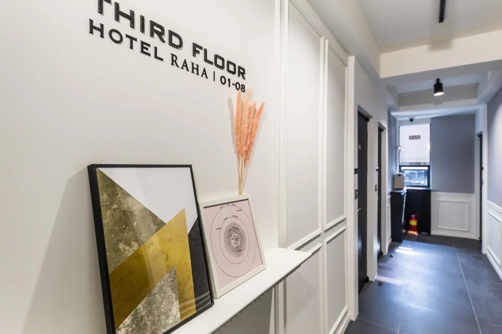 University of Foreign Life Hotel Raha
