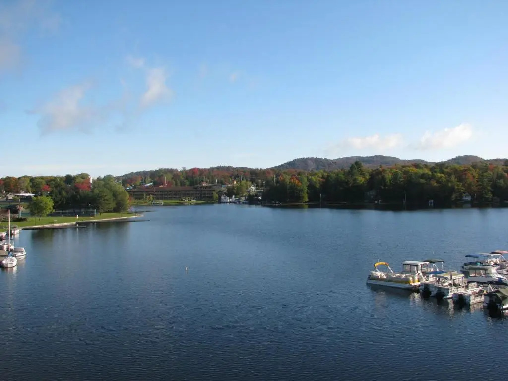 Pine Knoll Hotel Lakeside Lodge & Cabin