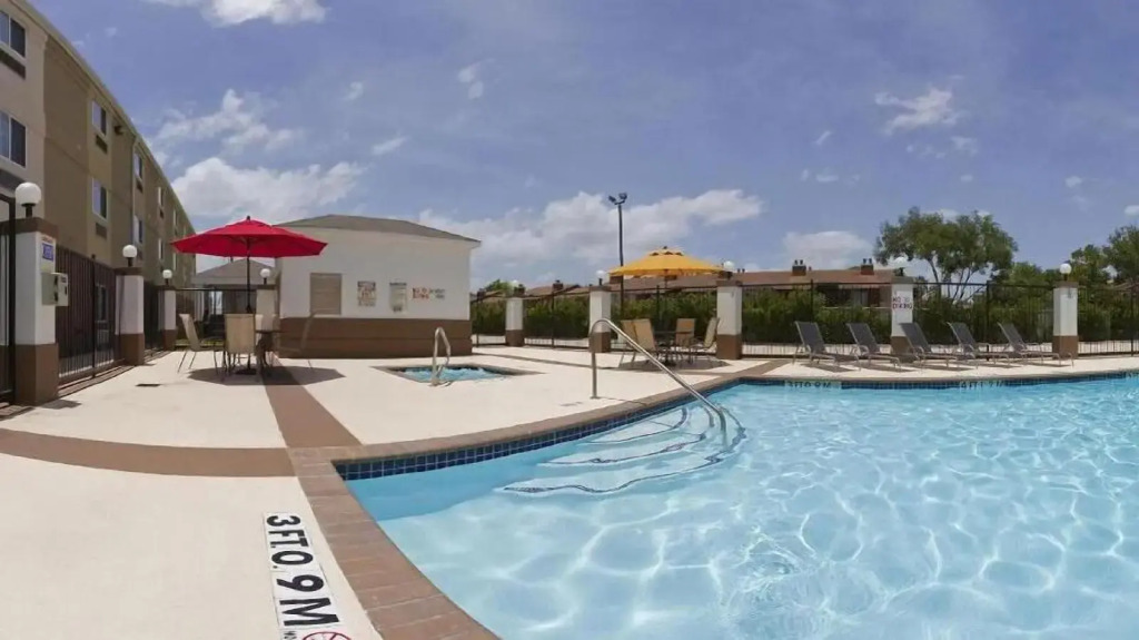 Candlewood Suites Houston Westchase - Westheimer by IHG