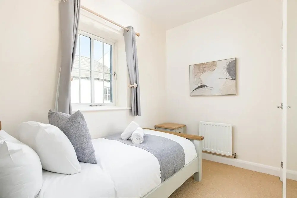Seaview 2-bed With Private Parking, Portishead