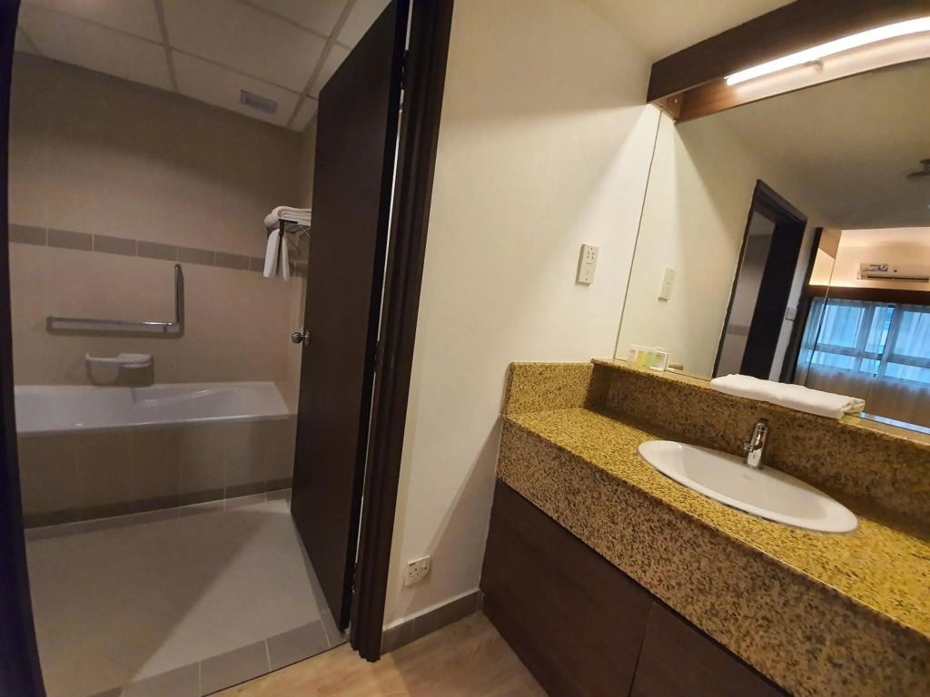 Crown Regency Serviced Suites