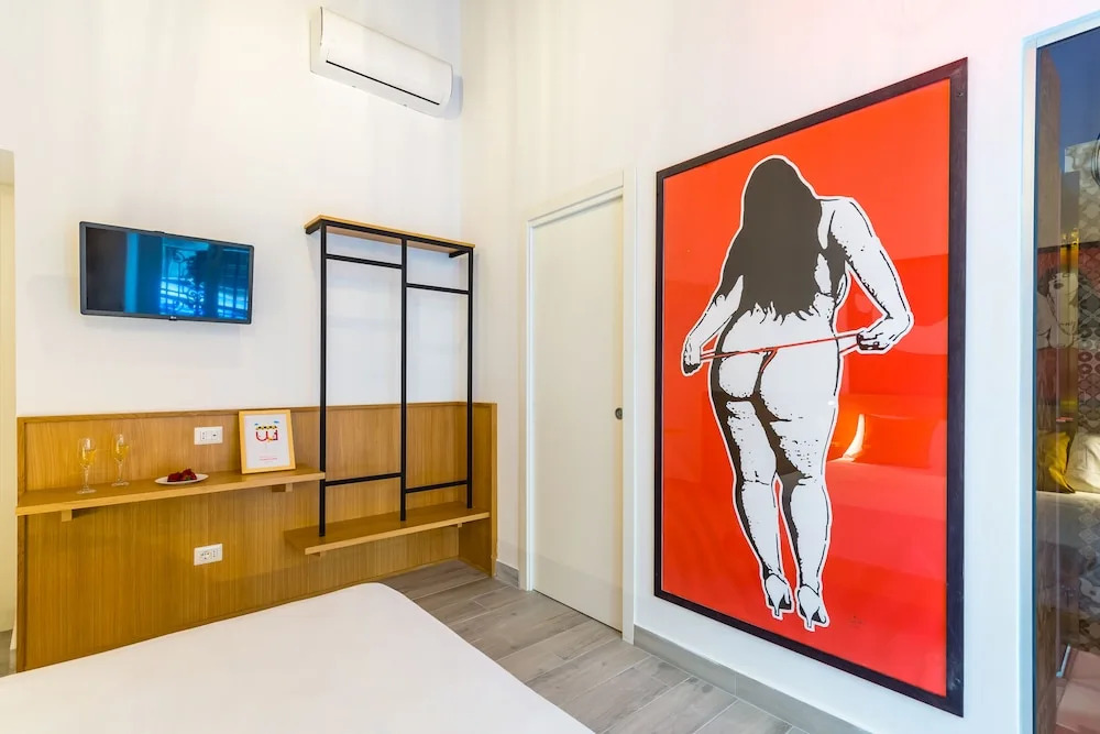Napoli Street Art Rooms by Wonderful Italy