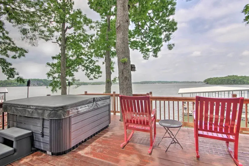 Hot Tub, Dock! Waterfront Lake Ozark Home!