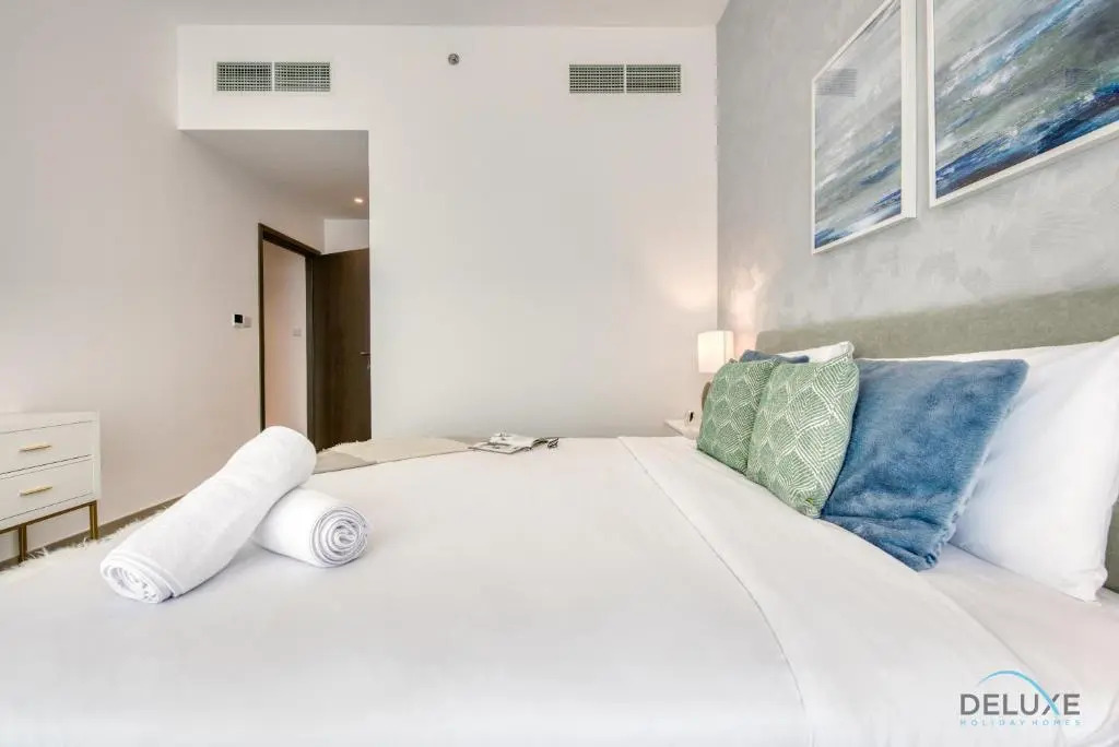 Surreal 2 BR Apartment at Creek Horizon Tower 1 by Deluxe Holiday Homes