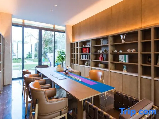 Twin Moon Bay Xianghai Hot Spring Holiday Hotel