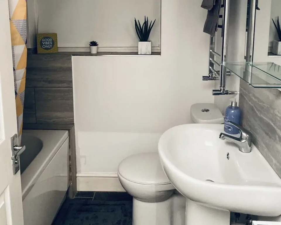 Large 4 Bedroom Home - City Centre