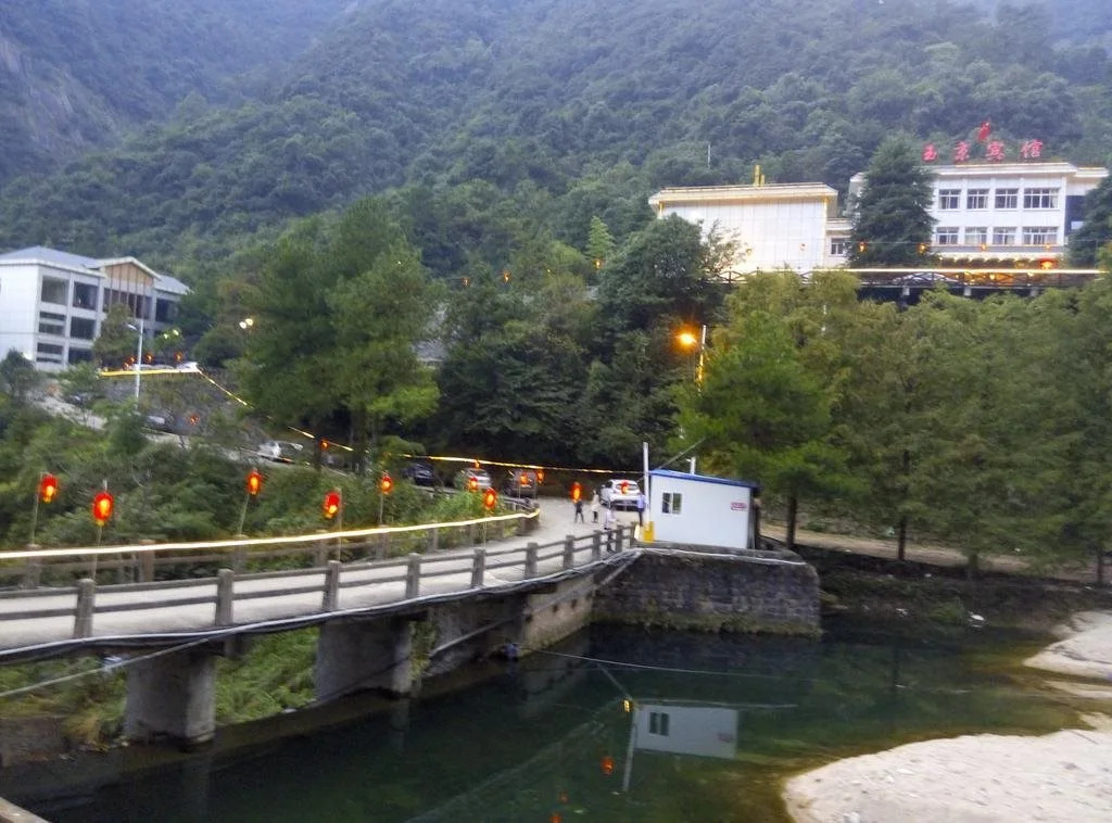 Yujing Hotel