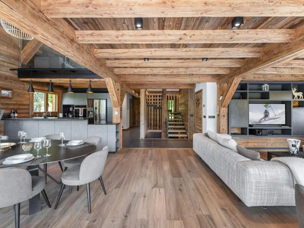 Chalet Luxe 12 Pers. Face aux Pistes avec Skiroom, Garage, Salle de Sport et Services Inclus - FR-1-569-19