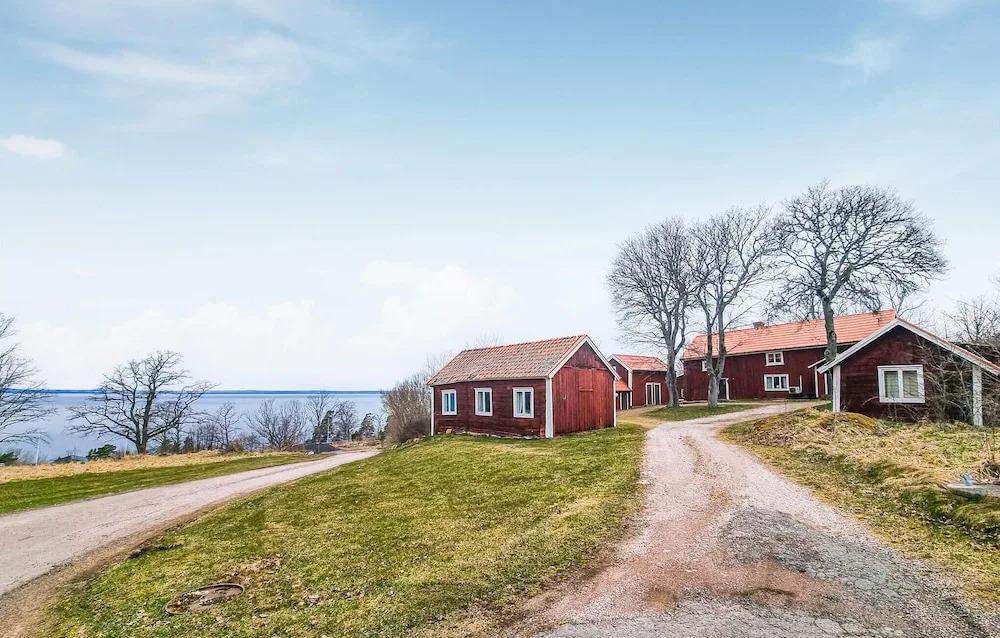 Cozy Home In Ödeshög With Kitchen