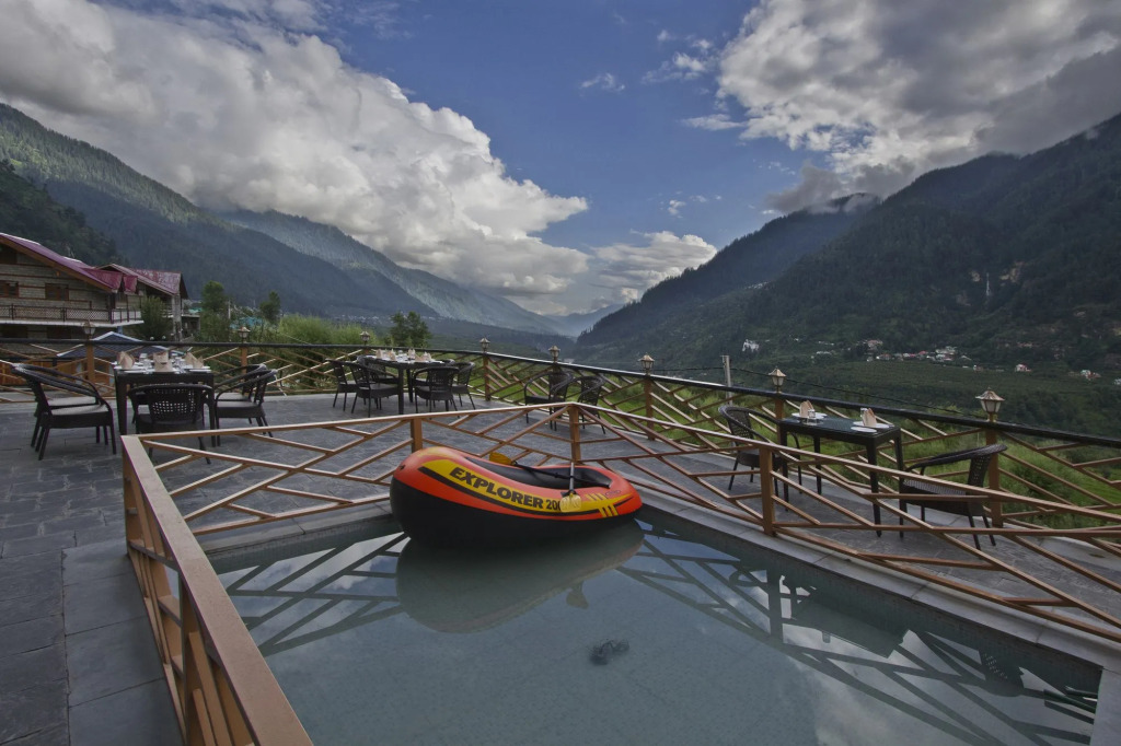 Snow Flakes Resort And Spa Centrally Heated Luxury Resort