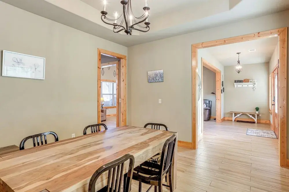 Fish the White River! Sleek Family Home in Flippin