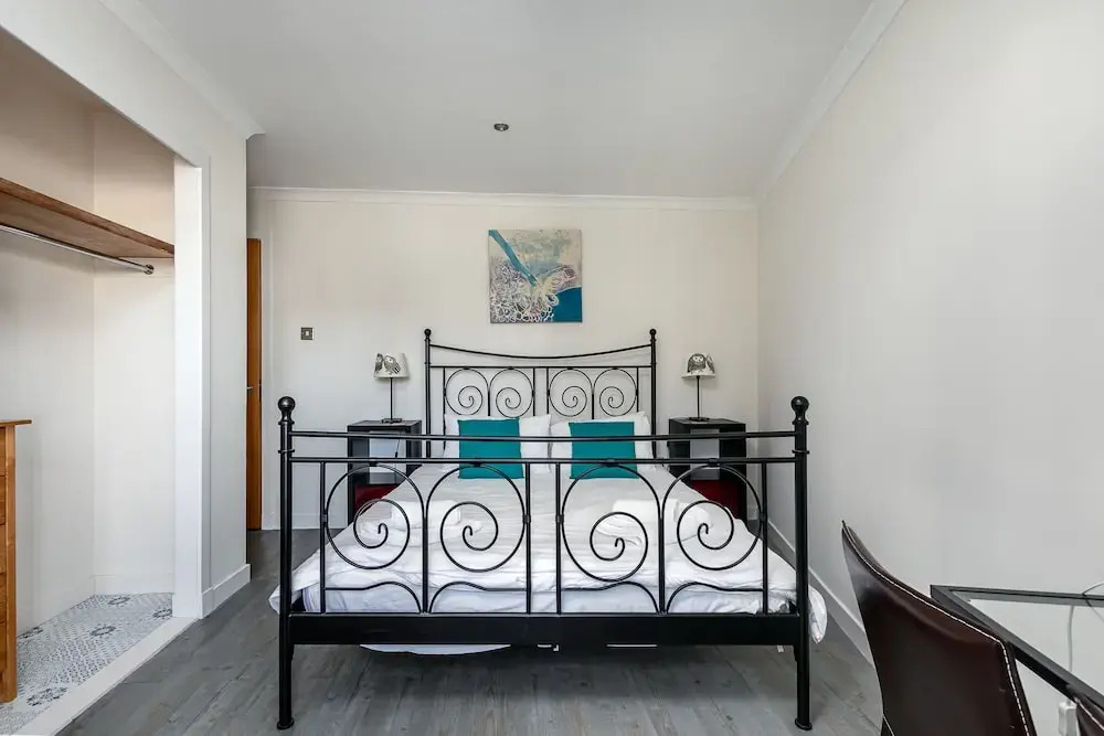 Hillhead Apartment with Roof terrace
