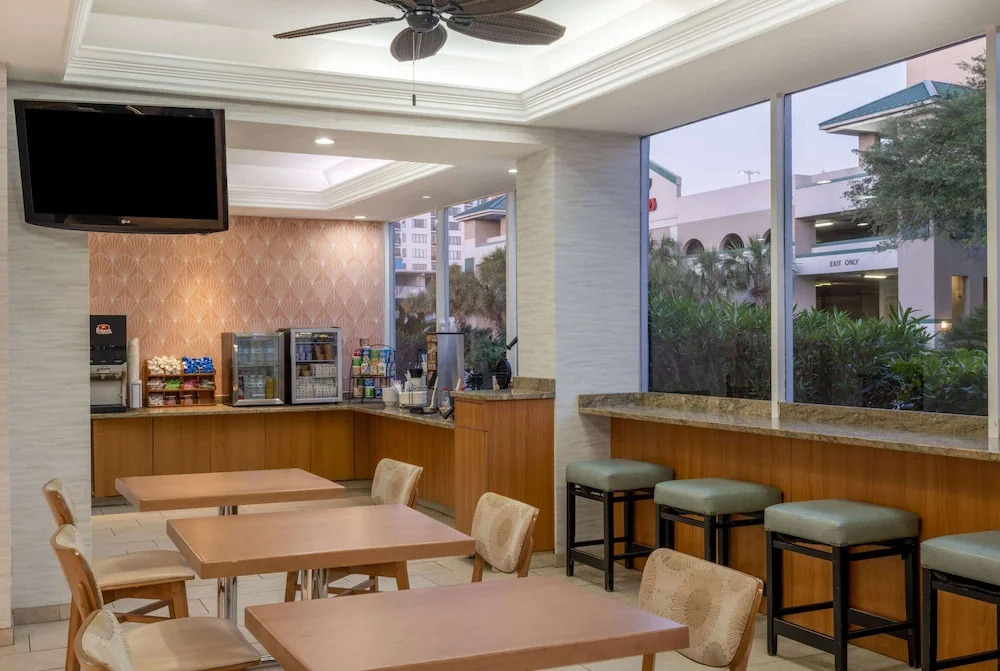 Best Western PLUS - Grand Stand Inn & Suites