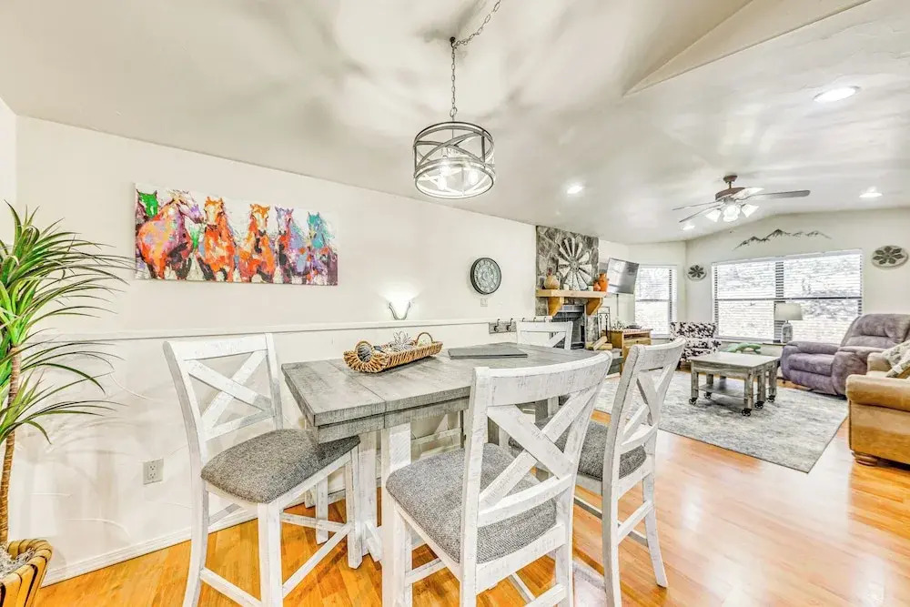 Ruidoso Cabin Rental w/ Hot Tub: Near Midtown!