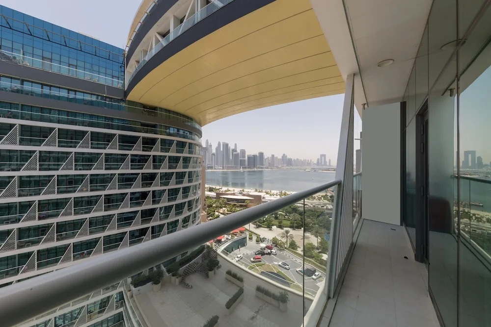 Palm Jumeirah 1BR Rooftop Infinity Pool