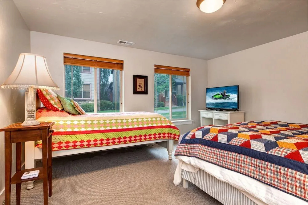 5640 Kodiak Way Townhouse by RedAwning