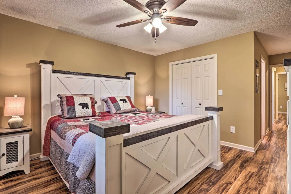 Pigeon Forge Condo w/ Balcony: 5 Mi to Attractions