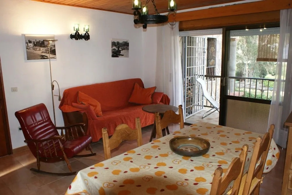 Apartment Emporium 1-F4