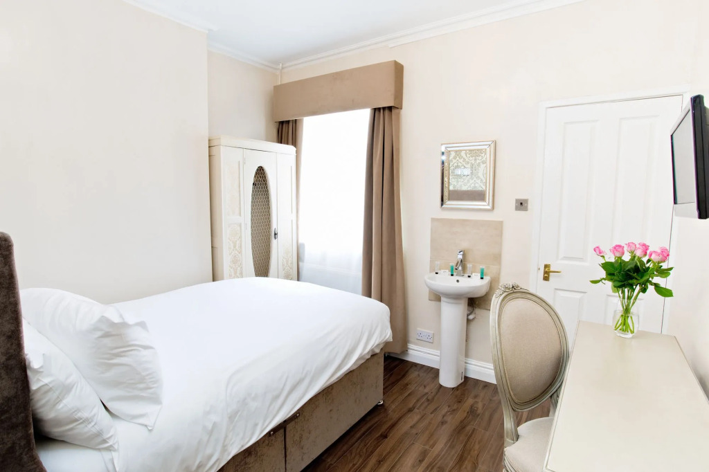 Cambridge House Hotel