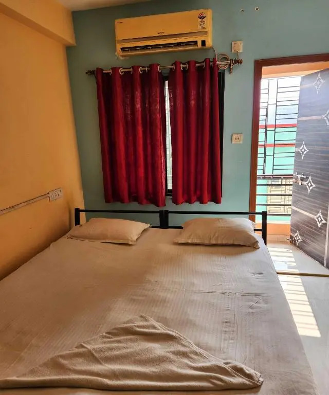 OYO R Guest House Near Netaji Subhash Chandra Bose International Airport