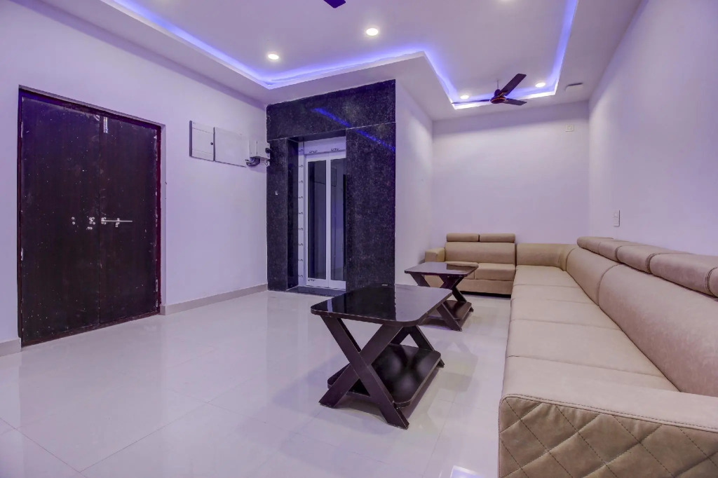 OYO Flagship 72818 Grand Mythri