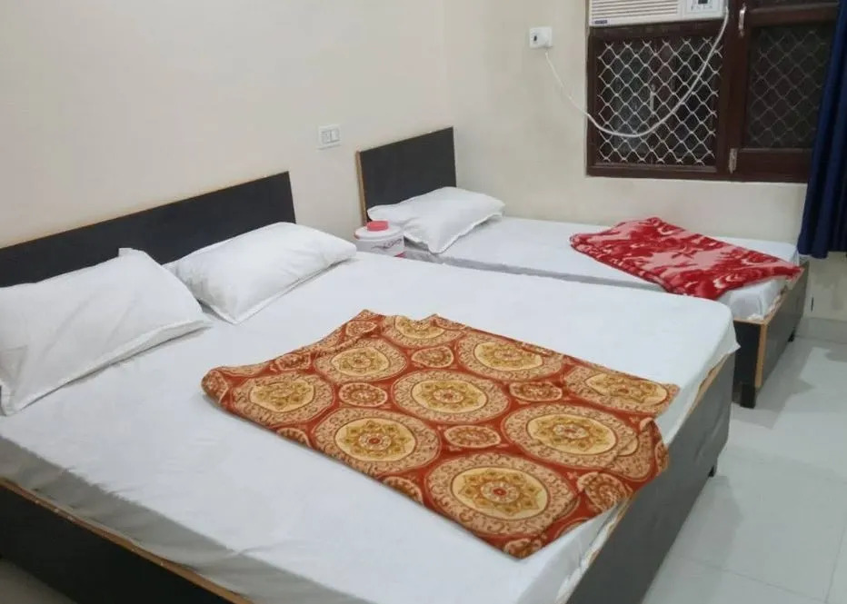 Hotel Bhatia Inn