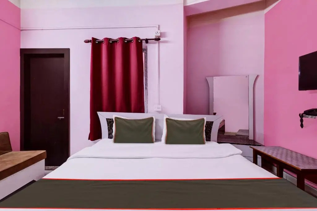Sawkmie Hotel