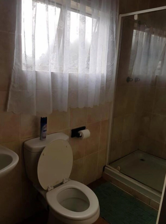 Stay at Home Airport Lodge