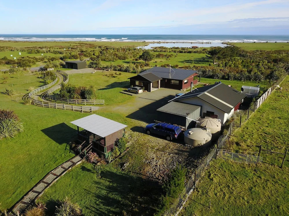 Koru Beach Cabin & B&B Homestay